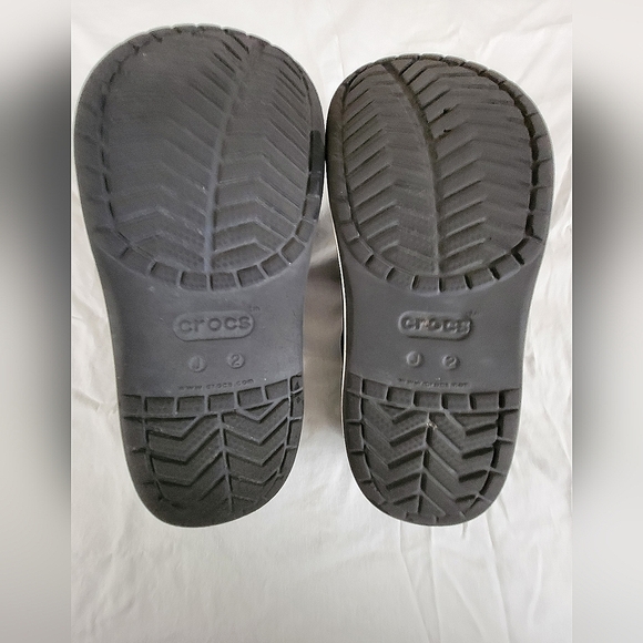 Crocs clogs, boys size J2/Y2, Black. - Picture 5 of 5